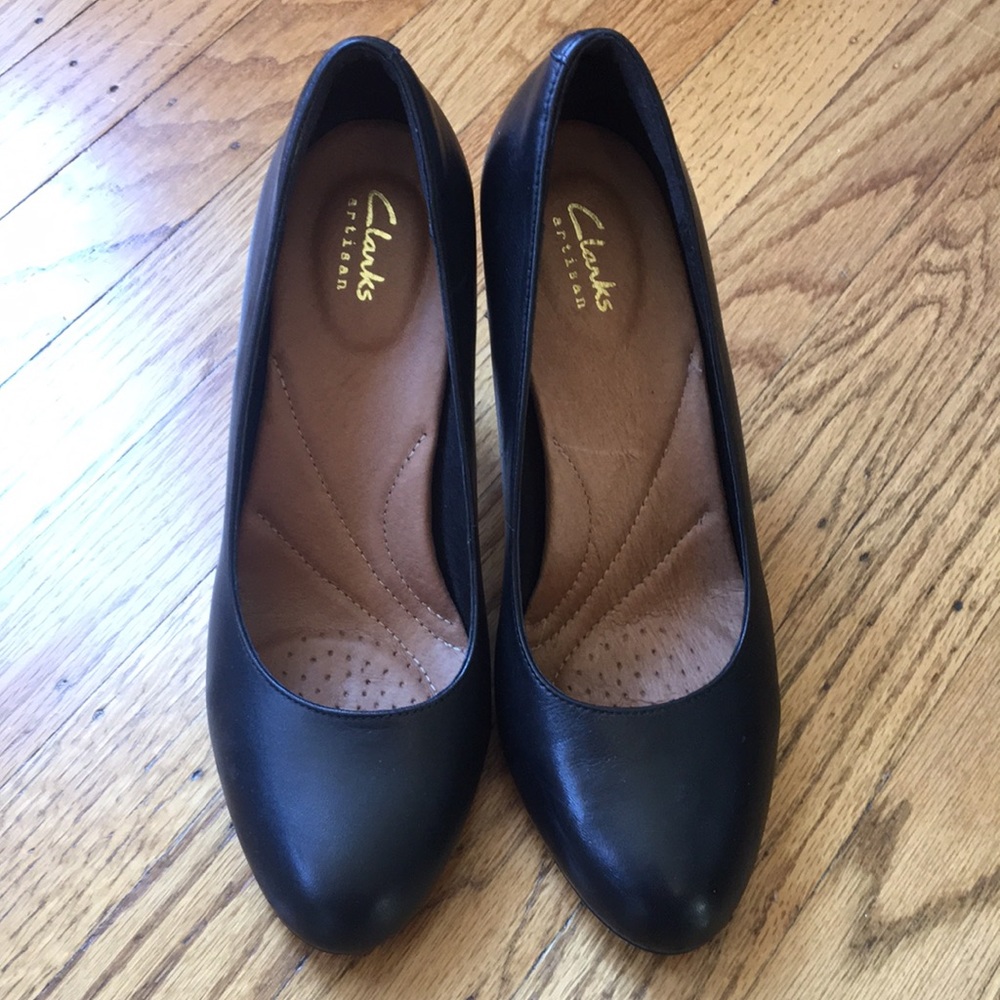 Clark’s Black Leather Pumps